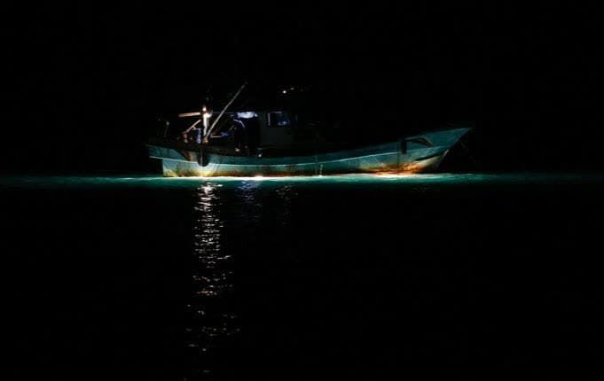 فریب دریا، با نور صیاد