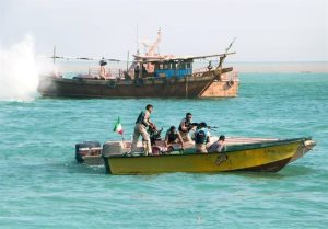 جلوگیری از قاچاق ۱۷۲ هزار لیتر سوخت در آب‌های بندرعباس