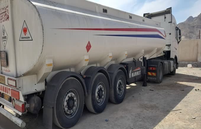 کاميون حامل سوخت قاچاق روانه پارکينگ شد