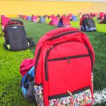 1000نفر از دانش آموزان مناطق محروم شهرستان سیریک بسته تحصیلی دریافت کردند