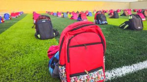 1000نفر از دانش آموزان مناطق محروم شهرستان سیریک بسته تحصیلی دریافت کردند