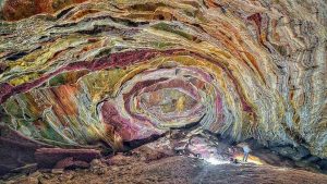  غار نمکدان قشم؛ شگفتی زمین‌شناسی در دل خلیج فارس