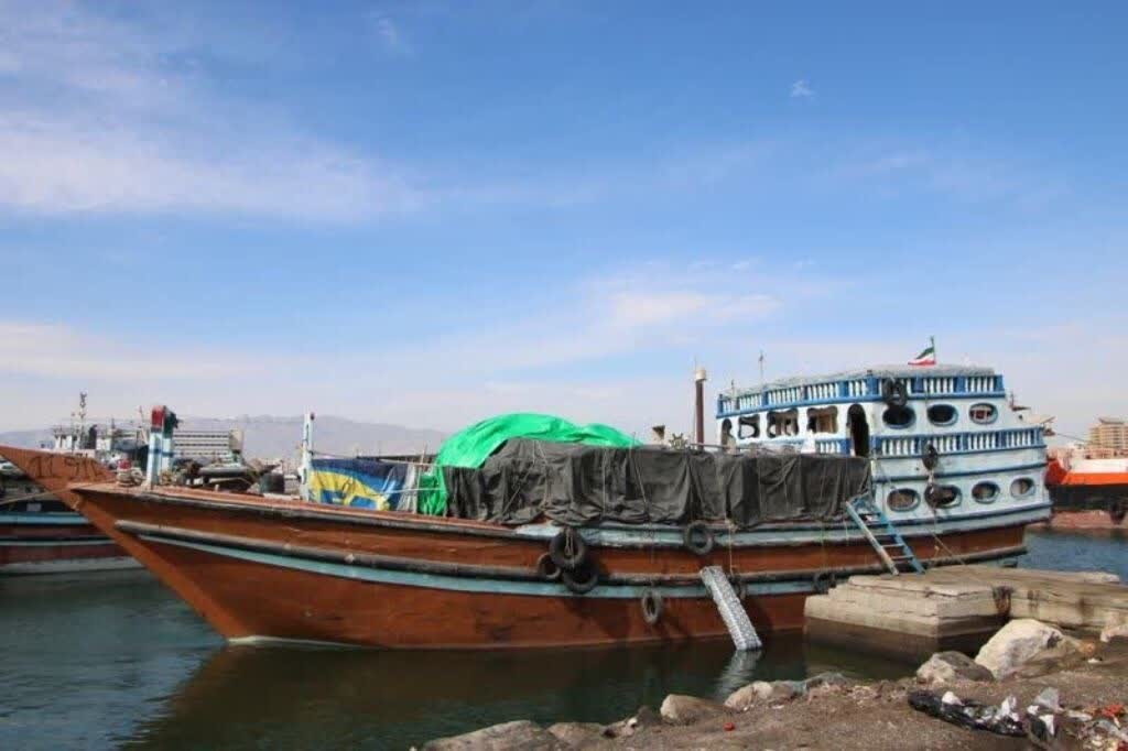 توقیف جی‌پی‌اس قاچاق از یک لنج باری