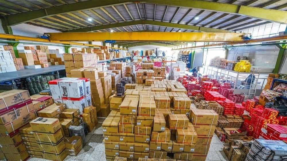 کشف انبار بزرگ احتکار کالاهای اساسی در بندرعباس